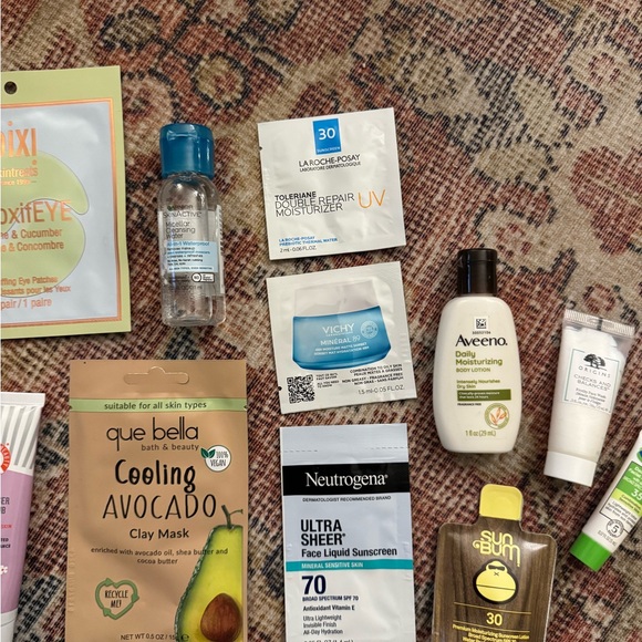 First Aid Beauty - Assorted Skincare and Beauty Products - Picture 4 of 4